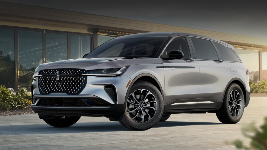 The 2025 Lincoln Nautilus® Premiere parked outside a modern building at sunset.