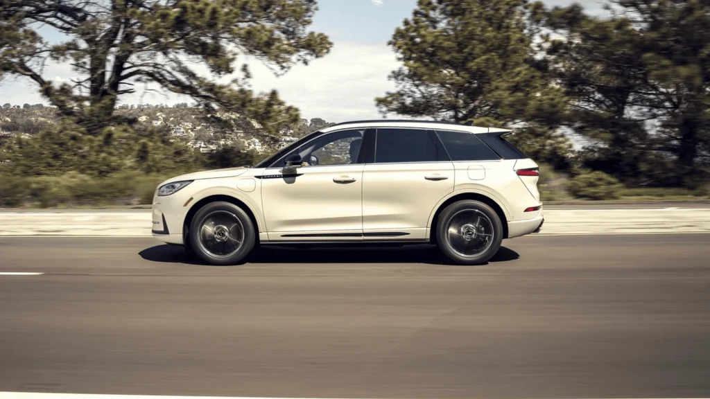 2025 Lincoln Corsair® Grand Touring front exterior view showcasing hybrid luxury SUV design.