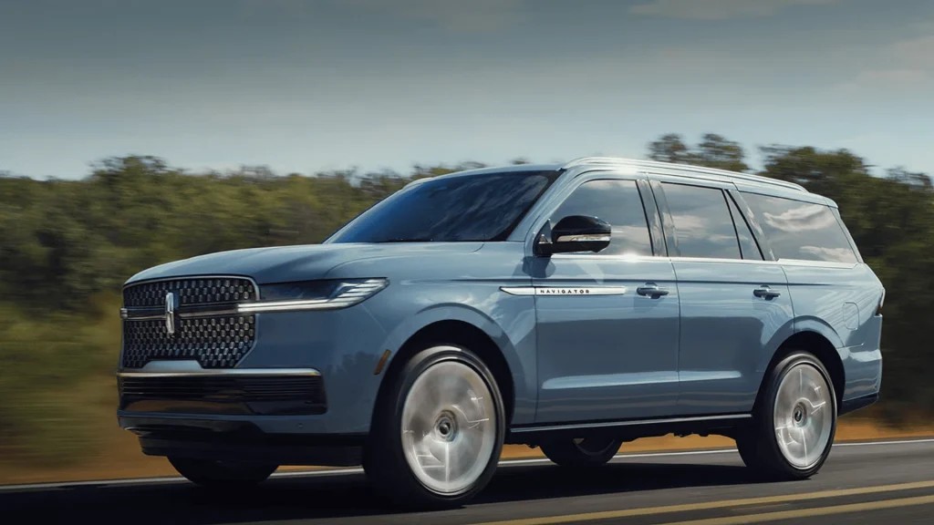 2025 Lincoln Navigator® Reserve side profile driving view showcasing full size luxury SUV proportions.