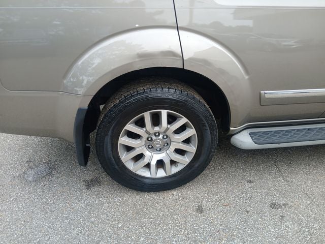 2009 Nissan Pathfinder LE