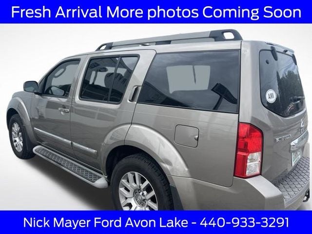 2009 Nissan Pathfinder LE
