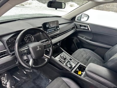 2024 Mitsubishi Outlander SE