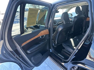 2022 Volvo XC90 T6 Momentum