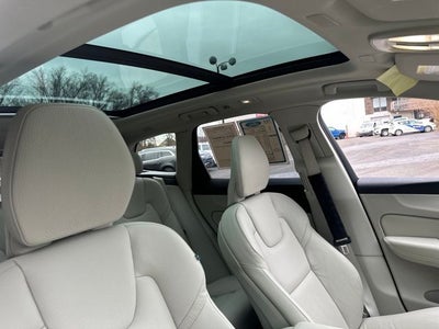 2025 Volvo XC60 Plug-In Hybrid T8 Plus