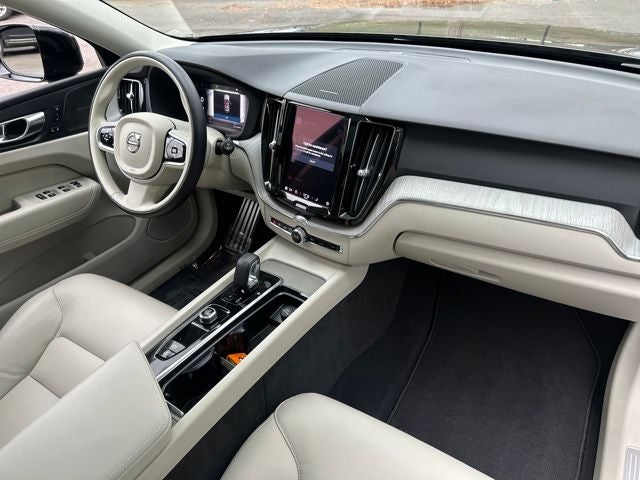 2025 Volvo XC60 Plug-In Hybrid T8 Plus