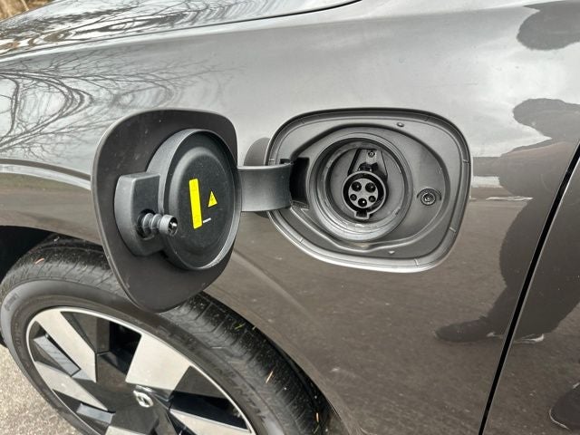 2025 Volvo XC60 Plug-In Hybrid T8 Plus