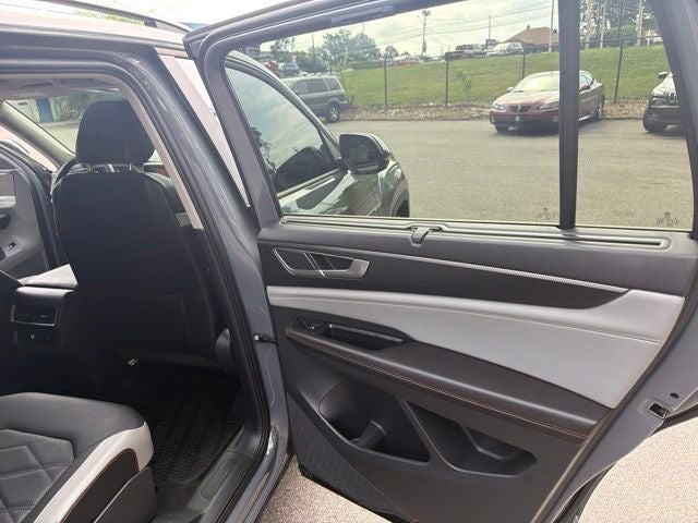 2024 Volkswagen Atlas 2.0T Peak Edition SE w/Technology