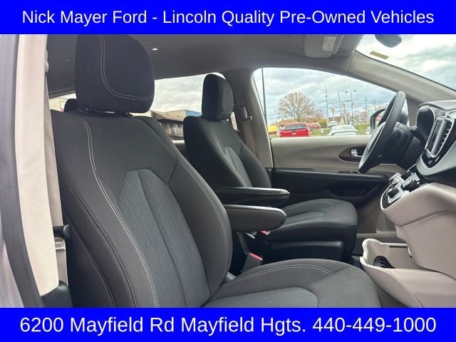 2024 Chrysler Voyager LX