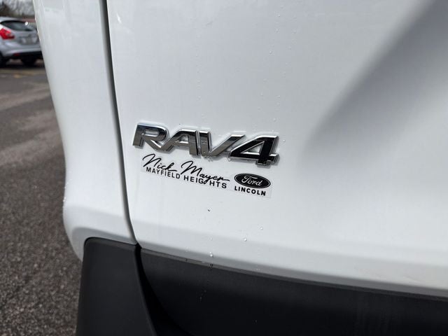 2022 Toyota RAV4 Hybrid LE
