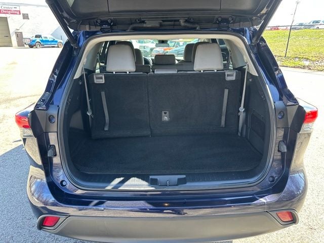 2022 Toyota Highlander LE