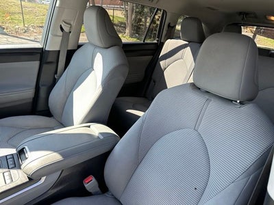 2022 Toyota Highlander LE