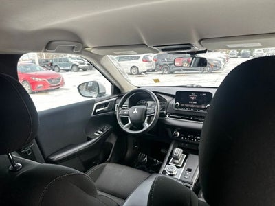 2022 Mitsubishi Outlander ES