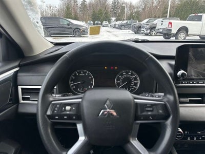 2022 Mitsubishi Outlander ES