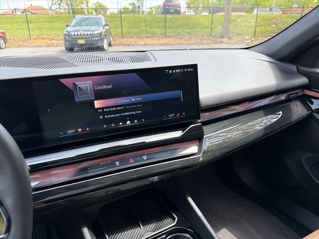 2025 BMW i5 xDrive40