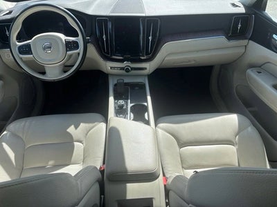 2022 Volvo XC60 B5 Momentum