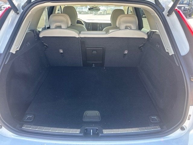 2022 Volvo XC60 B5 Momentum