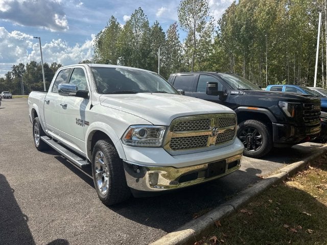 2017 RAM 1500 Laramie Crew Cab 4x4 5'7" Box