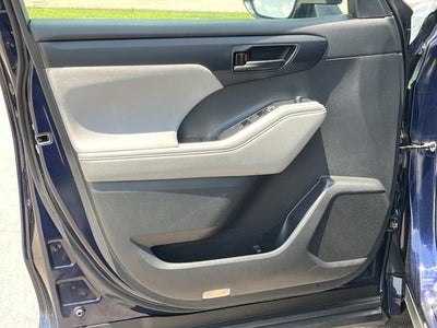 2022 Toyota Highlander LE