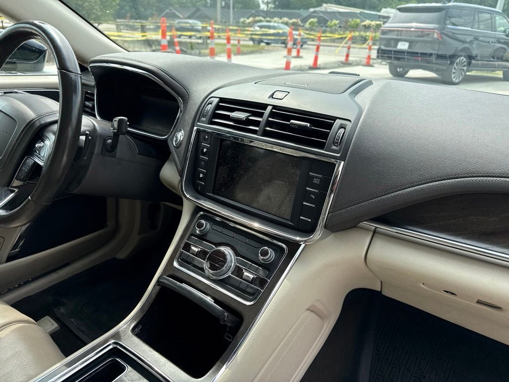 2019 Lincoln Continental Select