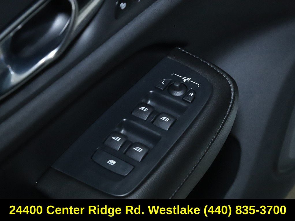 2022 Volvo S60 Recharge Plug-In Hybrid T8 R-Design Expression