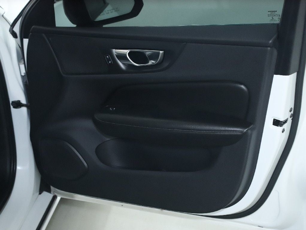 2022 Volvo S60 Recharge Plug-In Hybrid T8 R-Design Expression