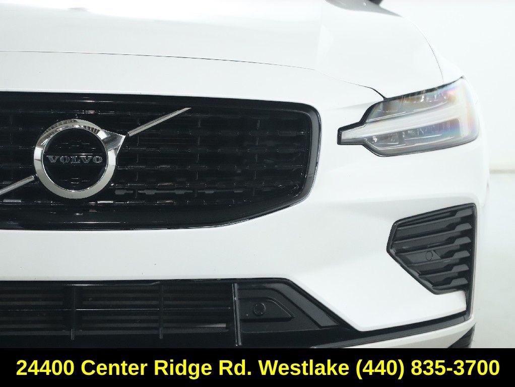 2022 Volvo S60 Recharge Plug-In Hybrid T8 R-Design Expression