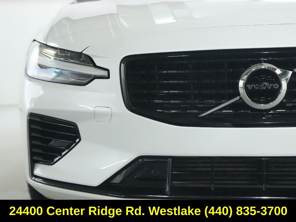2022 Volvo S60 Recharge Plug-In Hybrid T8 R-Design Expression