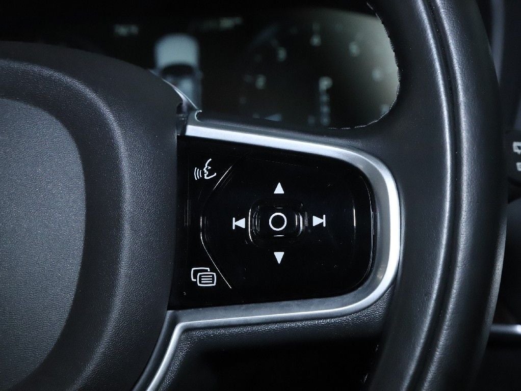 2019 Volvo XC90 T6 Momentum
