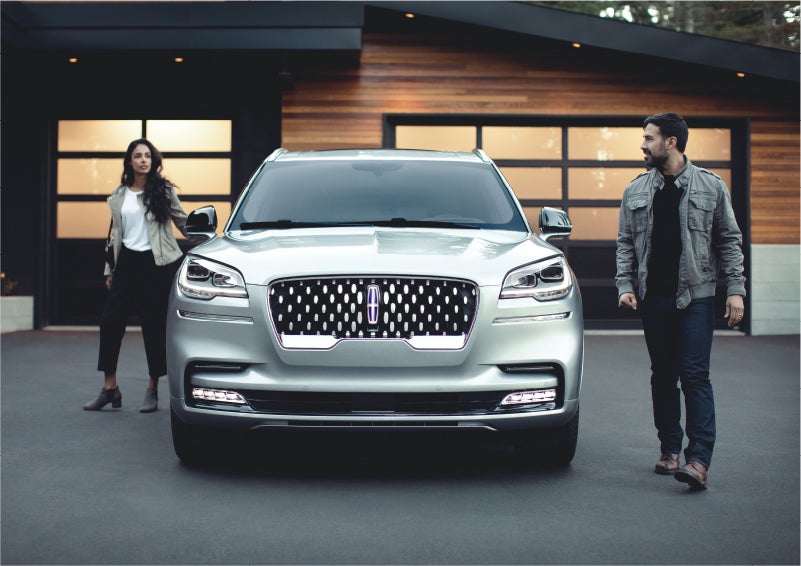 The sparkling grille of the 2023 Lincoln Aviator® Grand Touring model | Nick Mayer Lincoln Westlake in Westlake OH