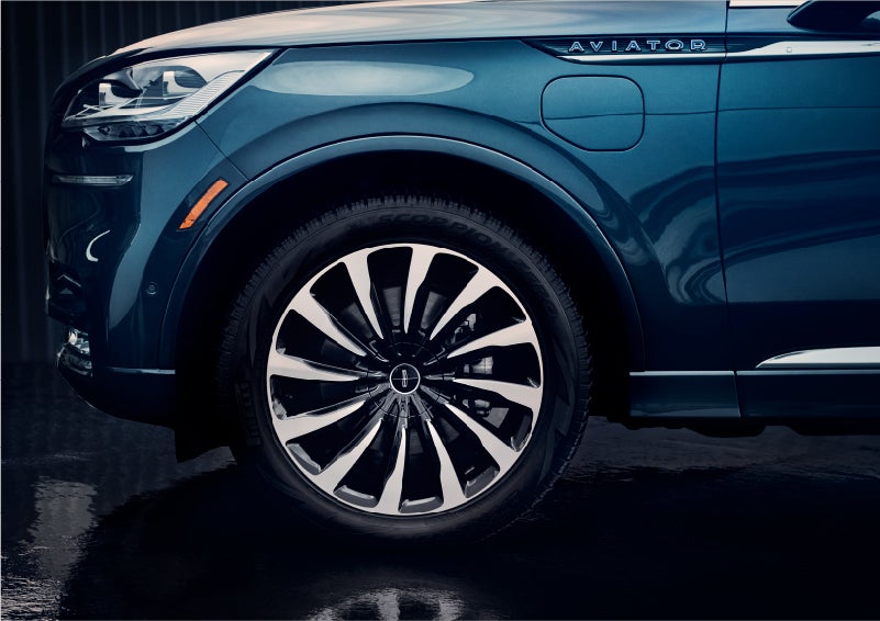 The 2023 Lincoln Aviator® Black Label Grand Touring model with unique 12-spoke wheel | Nick Mayer Lincoln Westlake in Westlake OH