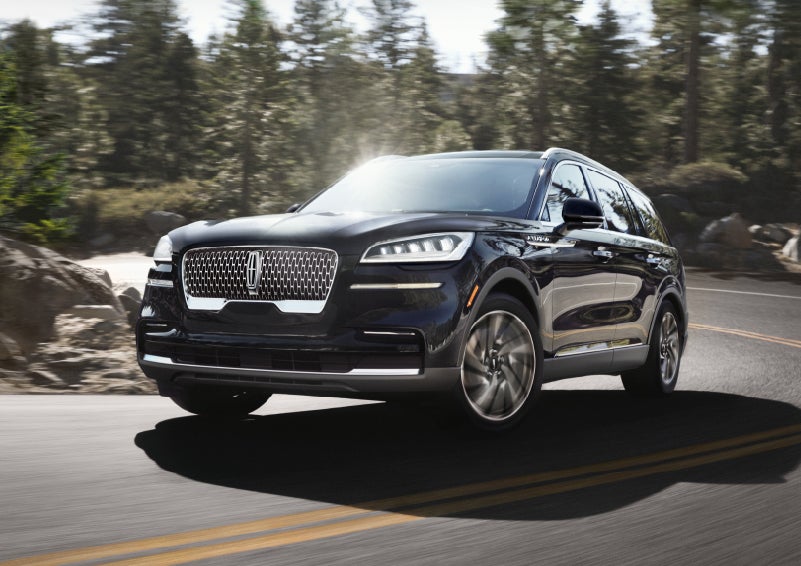 A Lincoln Aviator® SUV is being driven on a winding mountain road | Nick Mayer Lincoln Westlake in Westlake OH