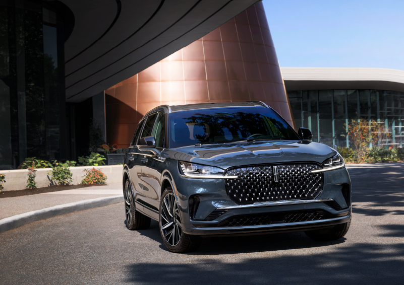 A gray 2025 Lincoln Aviator® SUV is parked outside a modern building with the sun shining. | Nick Mayer Lincoln Westlake in Westlake OH