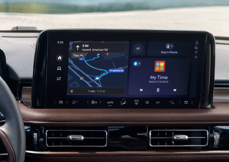 The 13.2-inch LCD touchscreen is showcased. | Nick Mayer Lincoln Westlake in Westlake OH
