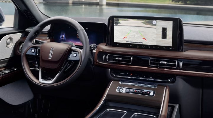 The backup camera of the 2027 Lincoln Aviator® SUV is displayed on screen. | Nick Mayer Lincoln Westlake in Westlake OH