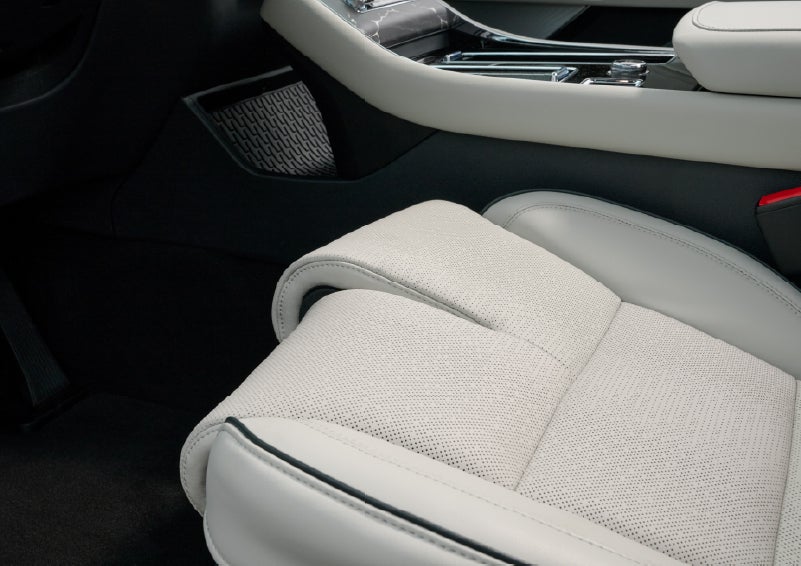 The front passenger Perfect Position seat is shown with the thigh extender adjusted.| Nick Mayer Lincoln Westlake in Westlake OH