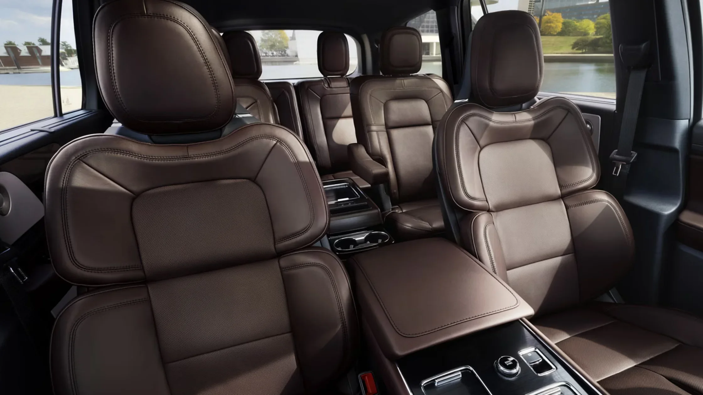 Three-row seating inside the 2025 Lincoln Aviator® Reserve.