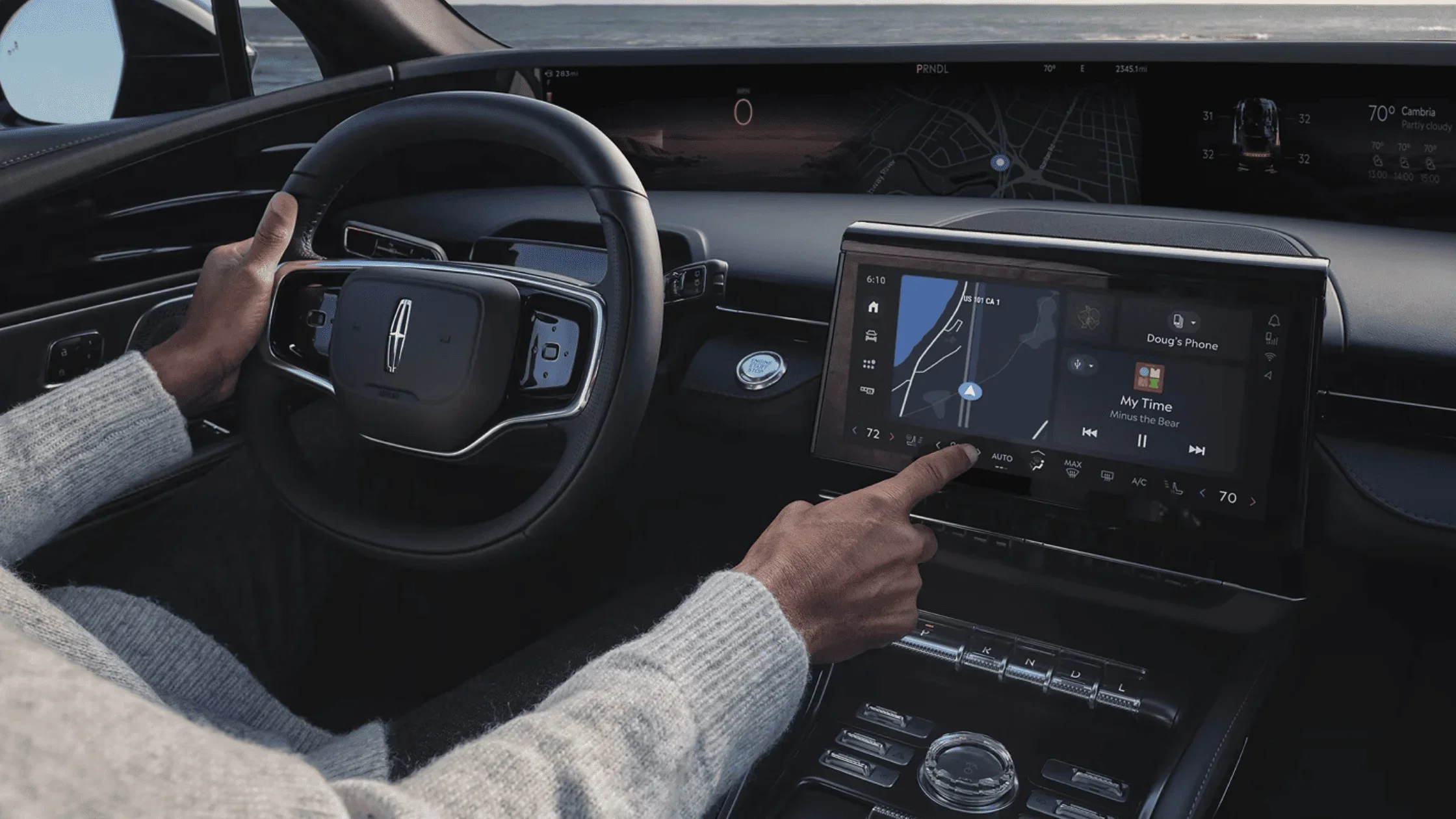 Driver’s hand using touchscreen nav and climate controls in 2025 Lincoln Nautilus® Reserve