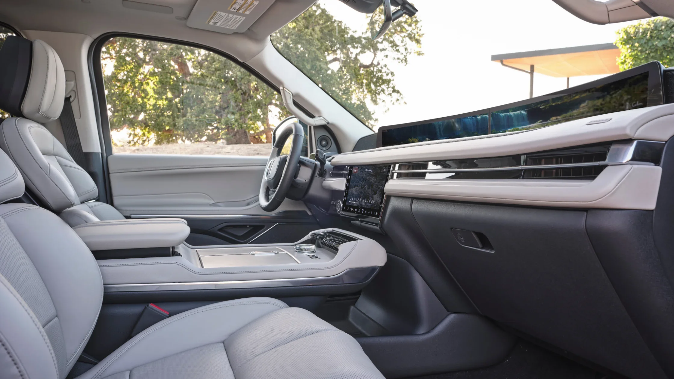 Luxurious interior of the 2025 Lincoln Navigator® Reserve with a panoramic display and premium leather seats.