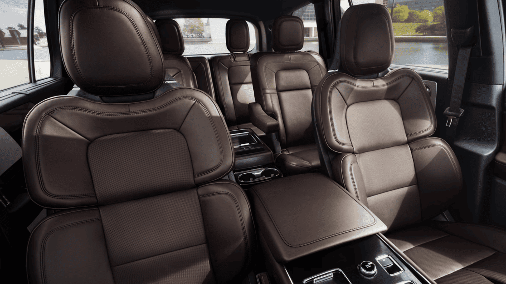 2025 Lincoln Aviator® Reserve cockpit view with touchscreen display and wood accents.