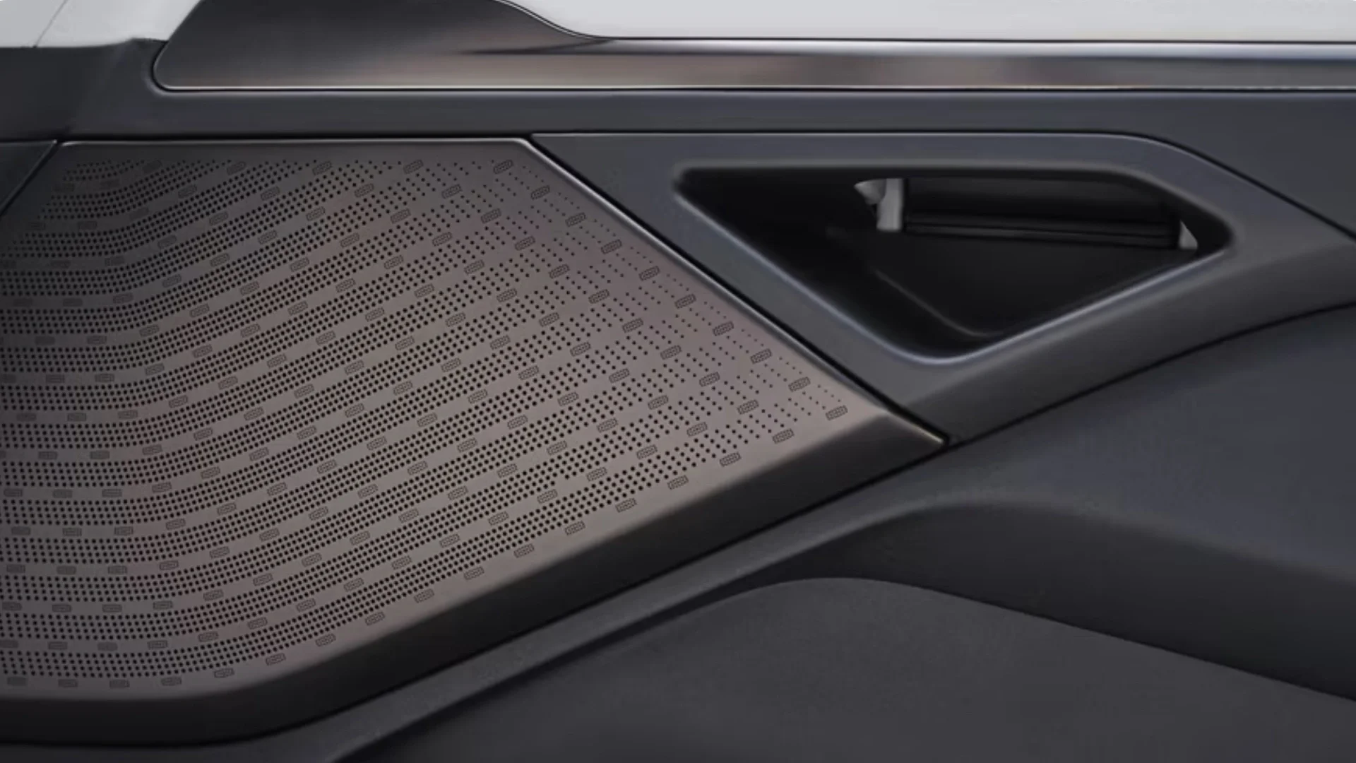 Close-up of the 2025 Navigator® Reserve door panel featuring precision-cut speaker detailing and upscale trim materials.